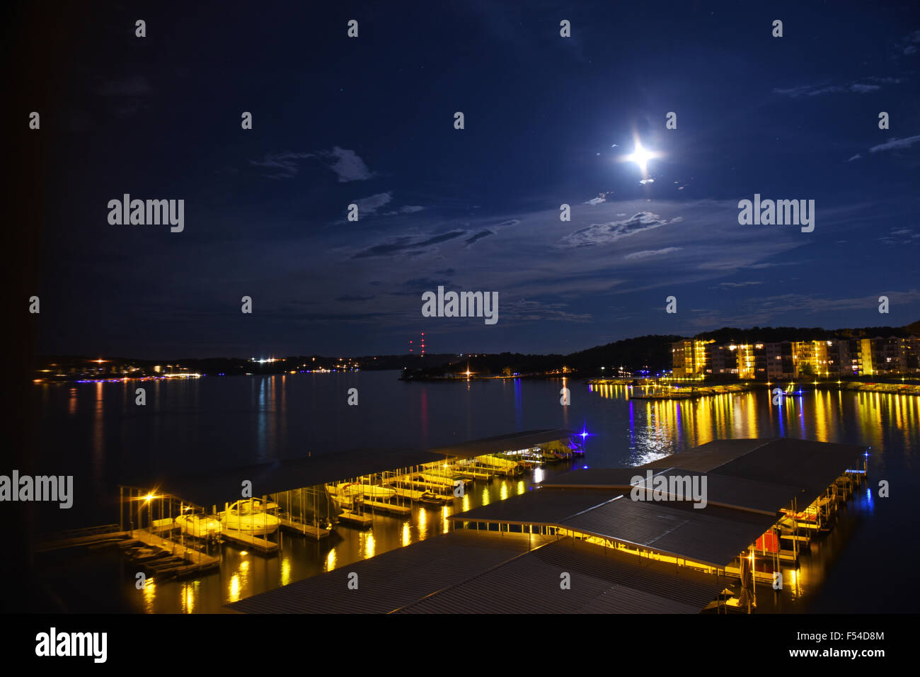 Vista notturna del Lago delle Ozarks nel centro del Missouri Foto Stock