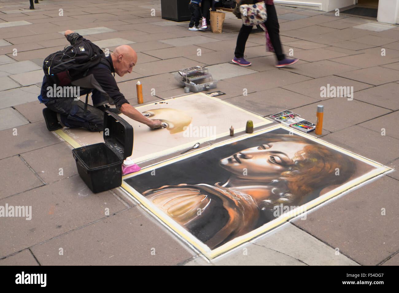 L'artista di strada in Bath somerset England Regno Unito Foto Stock