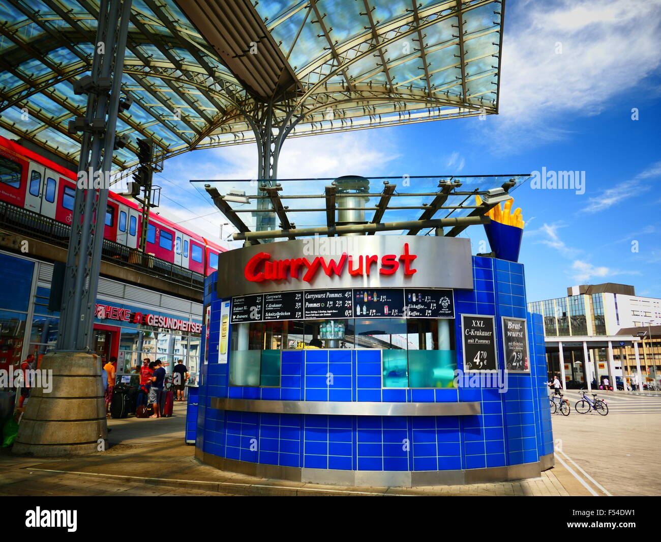 Europa Germania Cologne Köln iconico street food Curry Wurst salsicce imbiss stand vendor Foto Stock