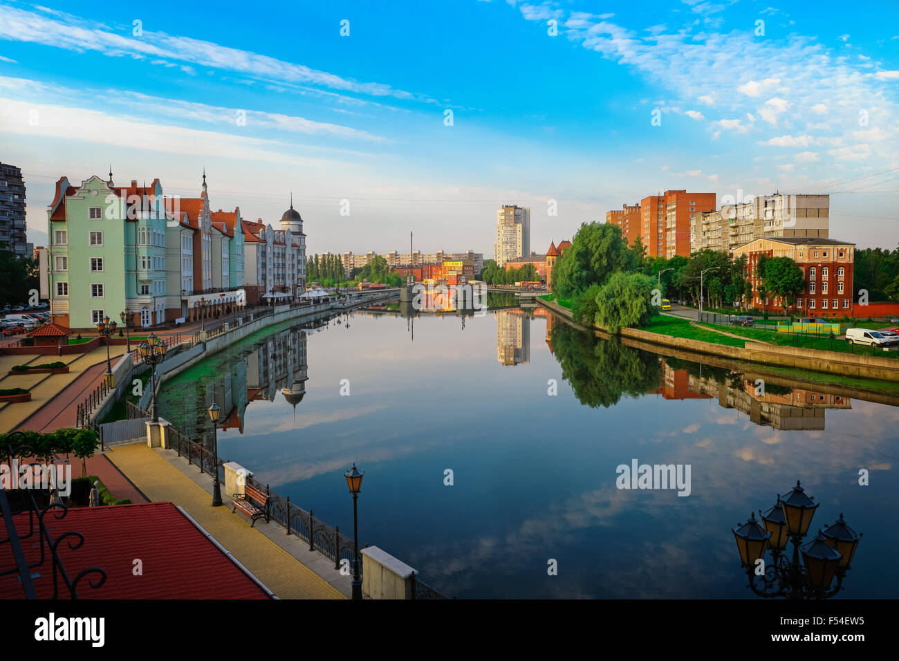 Bella vista la mattina del centro di Kaliningrad e fiume Pregolya, Russia, Europa Foto Stock