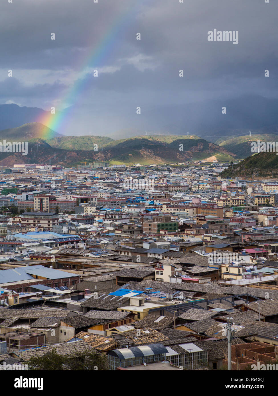 Rainbow su Shangri-La in Yunnan, Cina Foto Stock