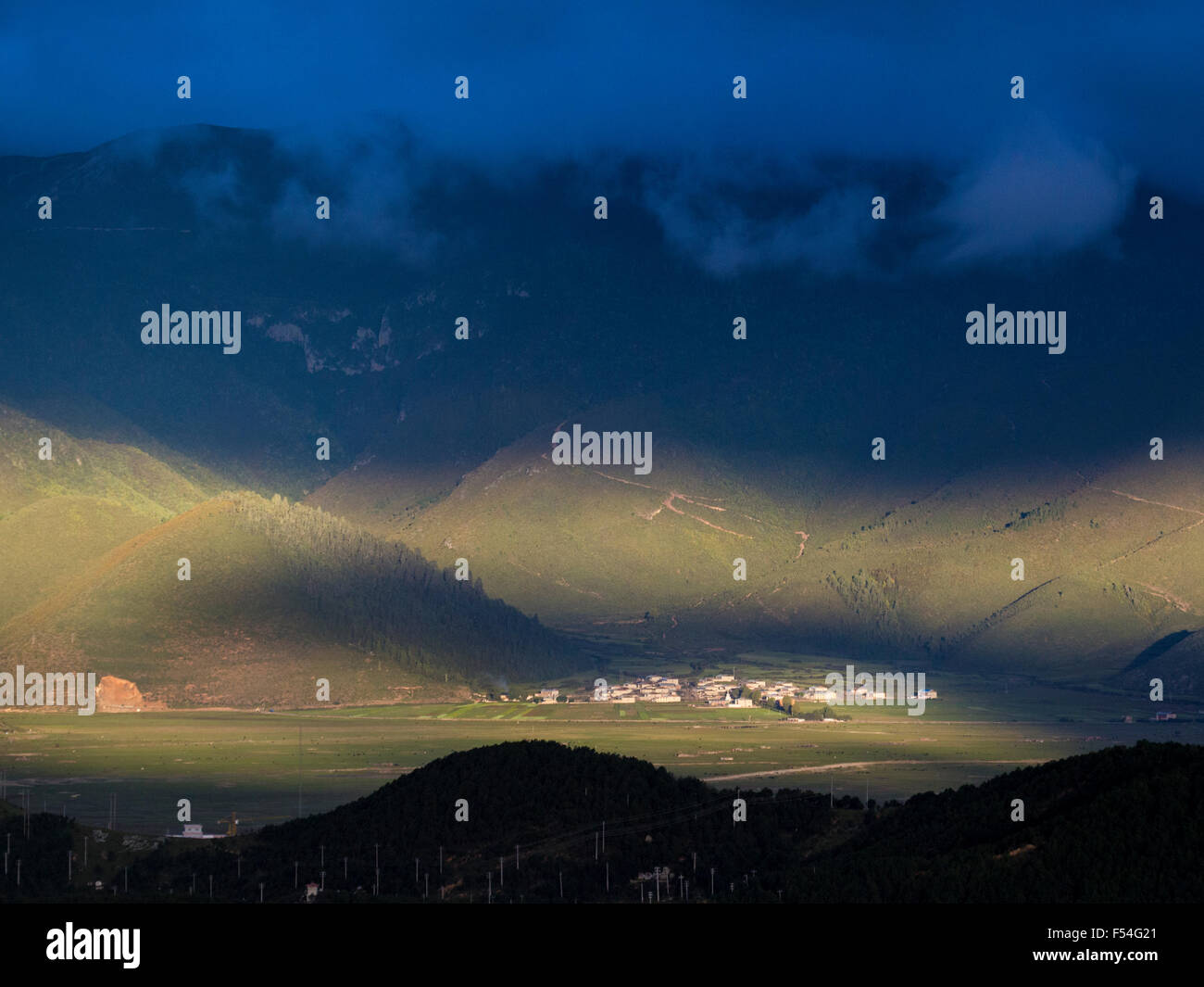 Il Tibetano villaggio nei pressi di Shangri-La Foto Stock