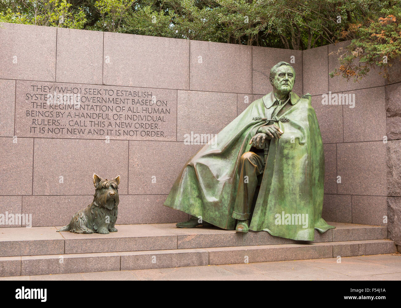 WASHINGTON, DC, Stati Uniti d'America - Franklin D. Roosevelt Memorial. FDR e il suo cane Fala statua in bronzo Foto Stock