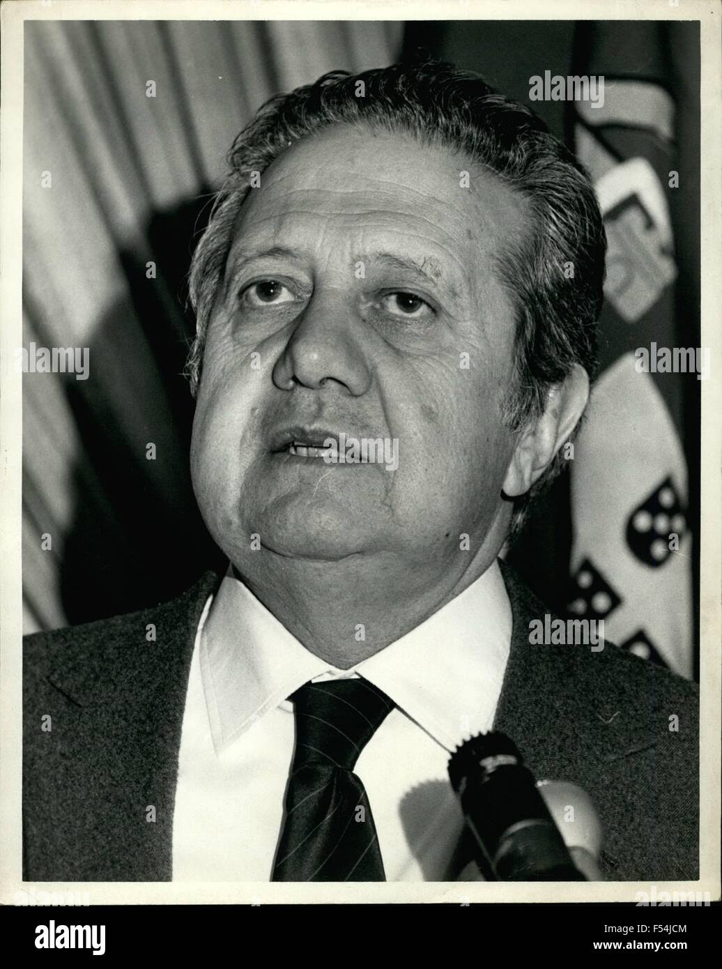 1968 - Sua Eccellenza il Primo Ministro del Portogallo, Mr.Mario Soares ha affrontato il Portogallo U.S. Camera di commercio e l'Americano società portoghese durante un pranzo tenuto in suo onore presso il Plaza hotel di New York City durante la sua visita ufficiale negli Stati Uniti. Il sig. Mario Soares durante il suo discorso. © Keystone Pictures USA/ZUMAPRESS.com/Alamy Live News Foto Stock