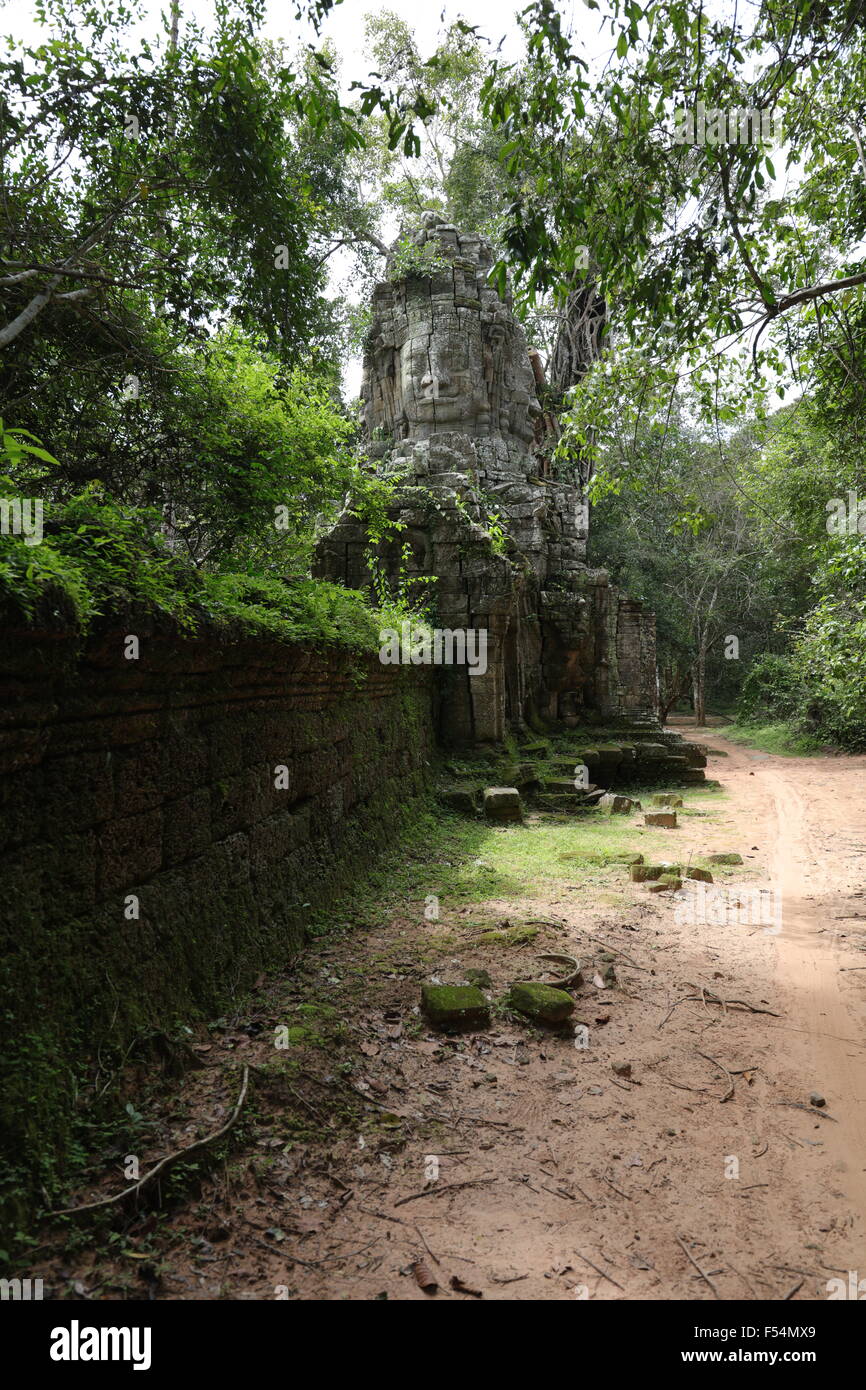 Gate Angkorian con Volti Foto Stock