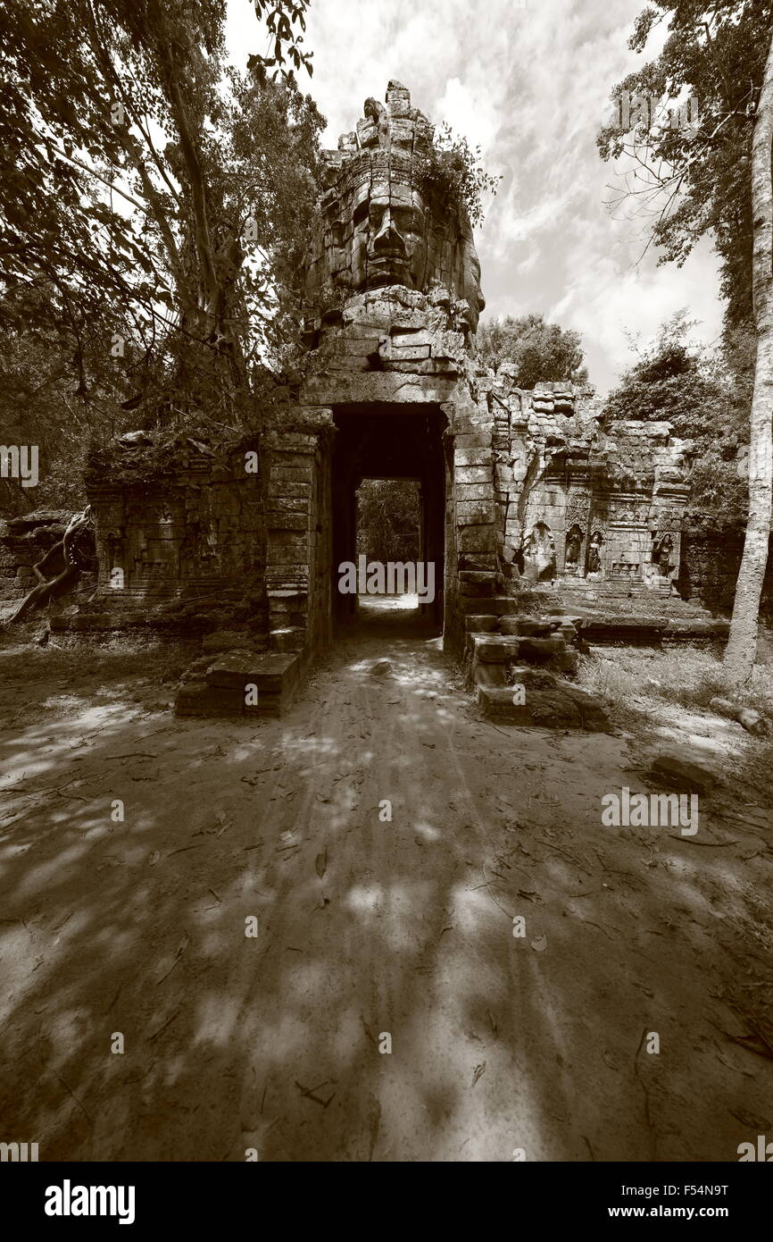 Gate Angkorian con Volti Foto Stock