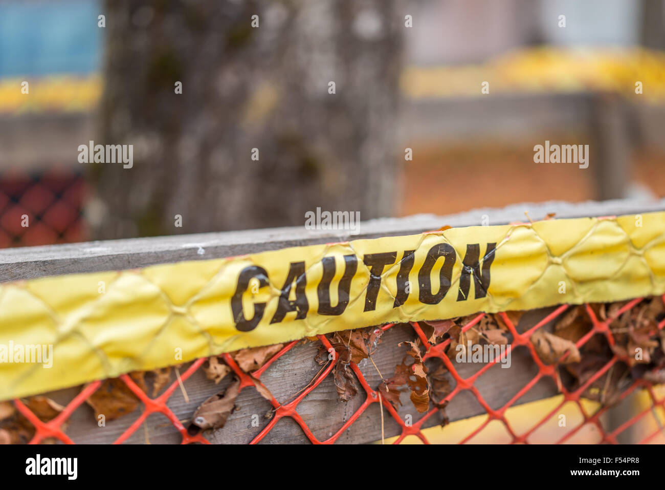 Nastro di avvertenza sulla strada Foto Stock