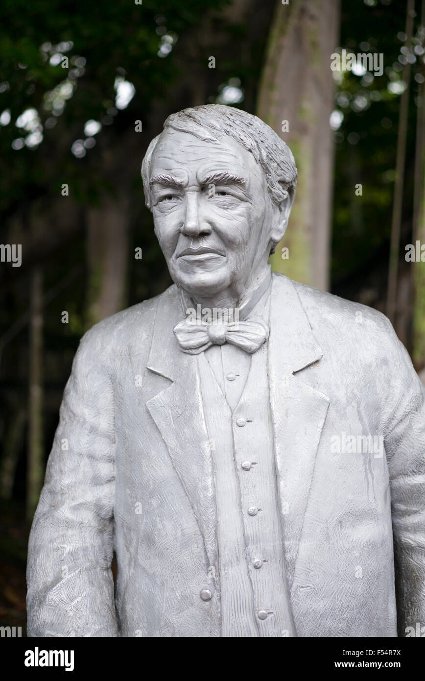 Statua di Thomas Edison presso il magnate per l'inverno estate home, Seminole Lodge, a Fort Myers, Florida, Stati Uniti d'America Foto Stock