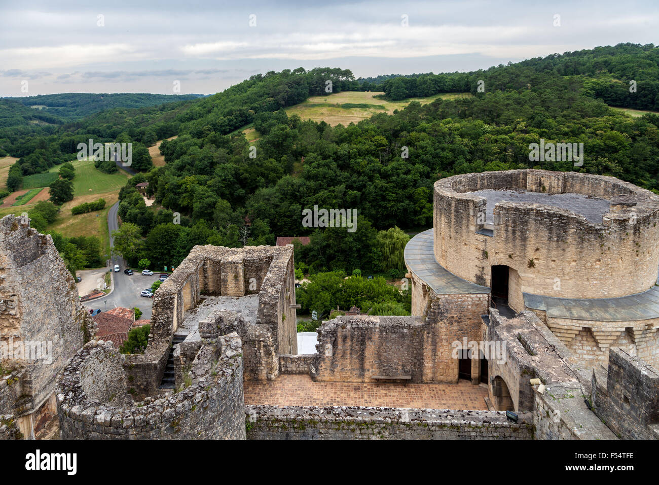 Architettura storico castello di Bonaguil Fumel Francia, punto di vista militare. Foto Stock