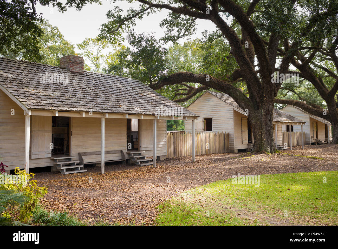 Quarti di slave a Oak Alley Plantation antebellum mansion house dal Mississippi al Vacherie, Louisiana, Stati Uniti d'America Foto Stock