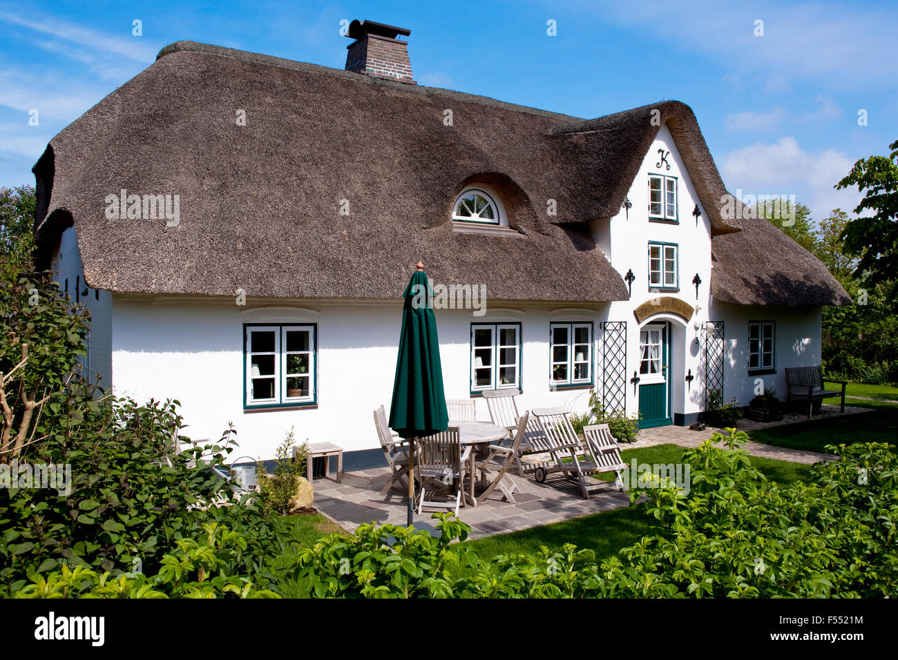 DEU, Germania, Schleswig-Holstein, Mare del Nord, Amrum island, il frisone casa in Nebel. DEU, Deutschland, Schleswig-Holstein, Nords Foto Stock