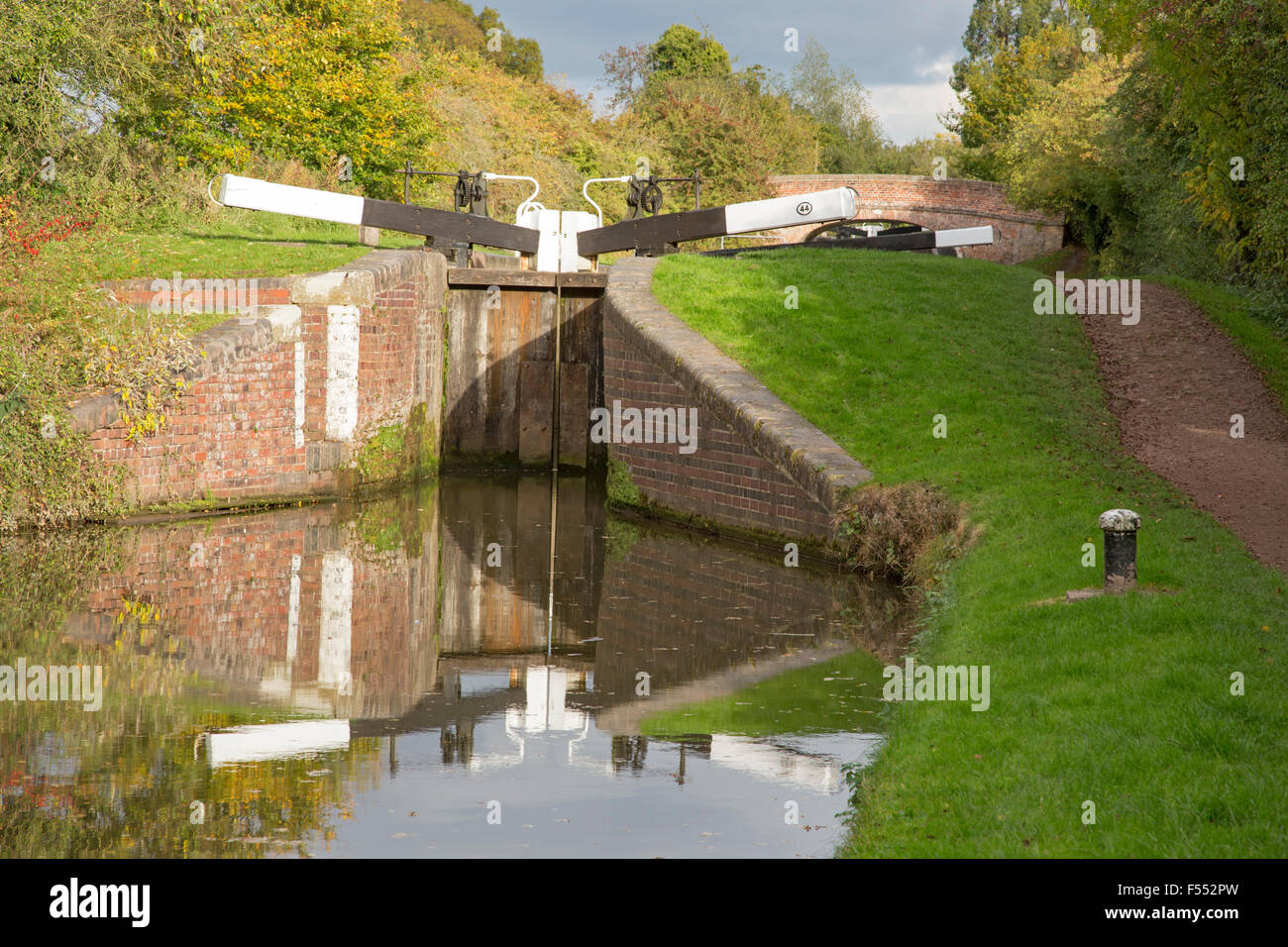 Autunno al Worcester & Birmingham Canal vicino a Bromsgrove, Worcestershire, England, Regno Unito Foto Stock