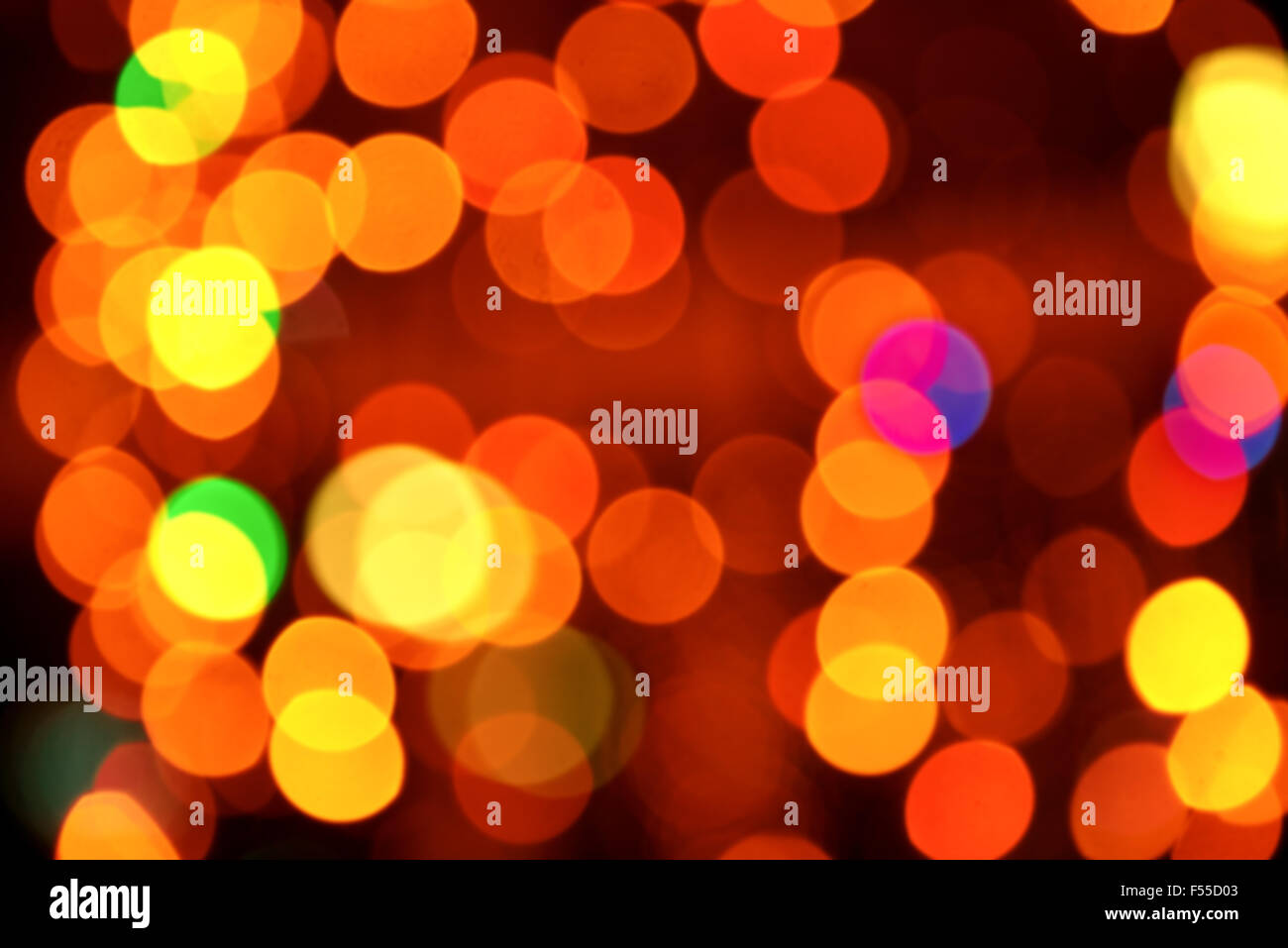 Di notte le luci della città abstract blur sullo sfondo Foto Stock