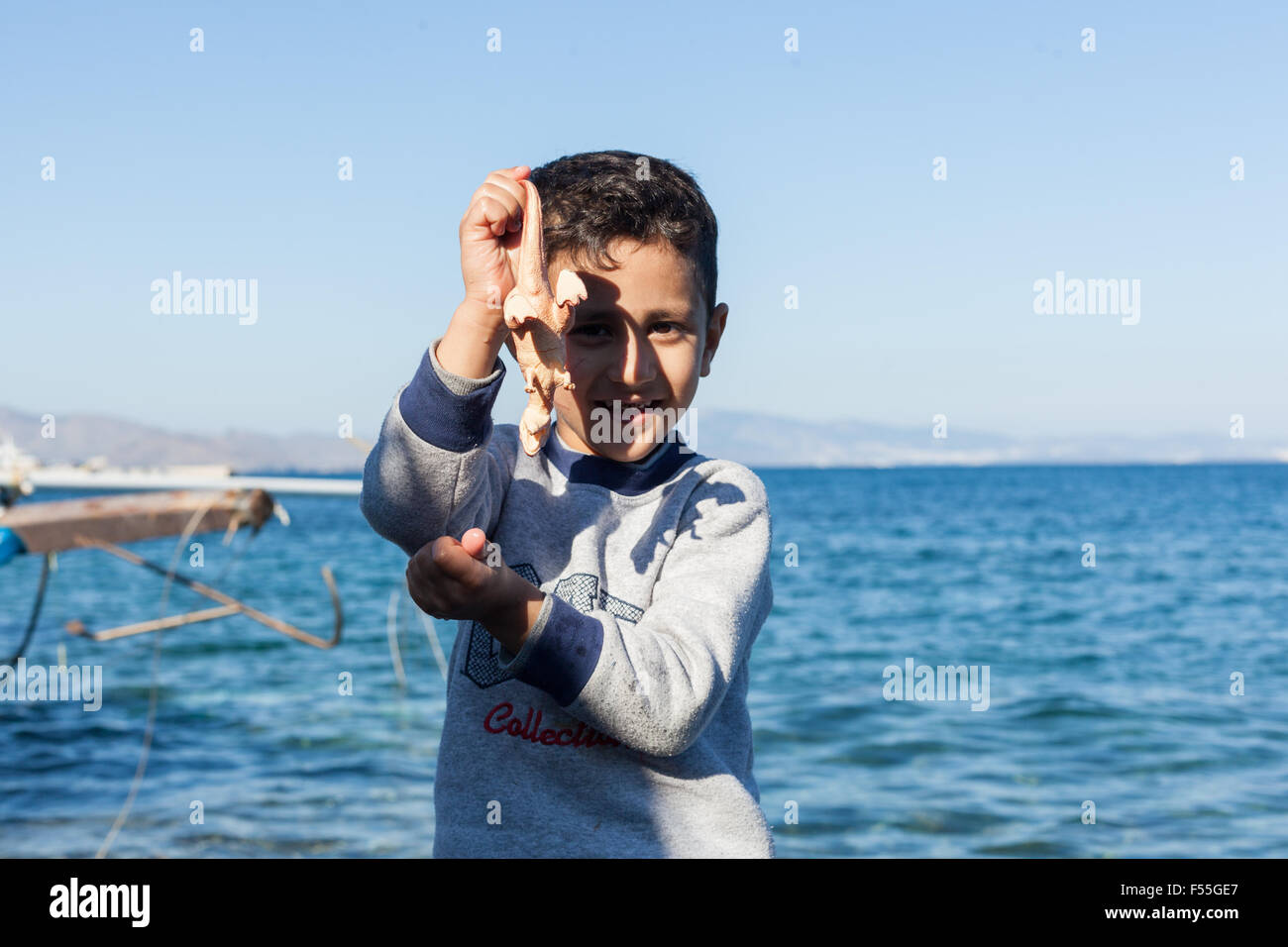 Afghane, figlio di immigrati nel costo di Kos (Grecia) il 26 di ottobre, lunedì. Foto Stock