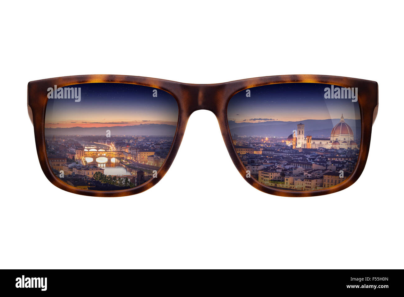 Occhiali da sole alla moda con un riflesso di un bellissimo panorama di Firenze isolato su bianco Foto Stock