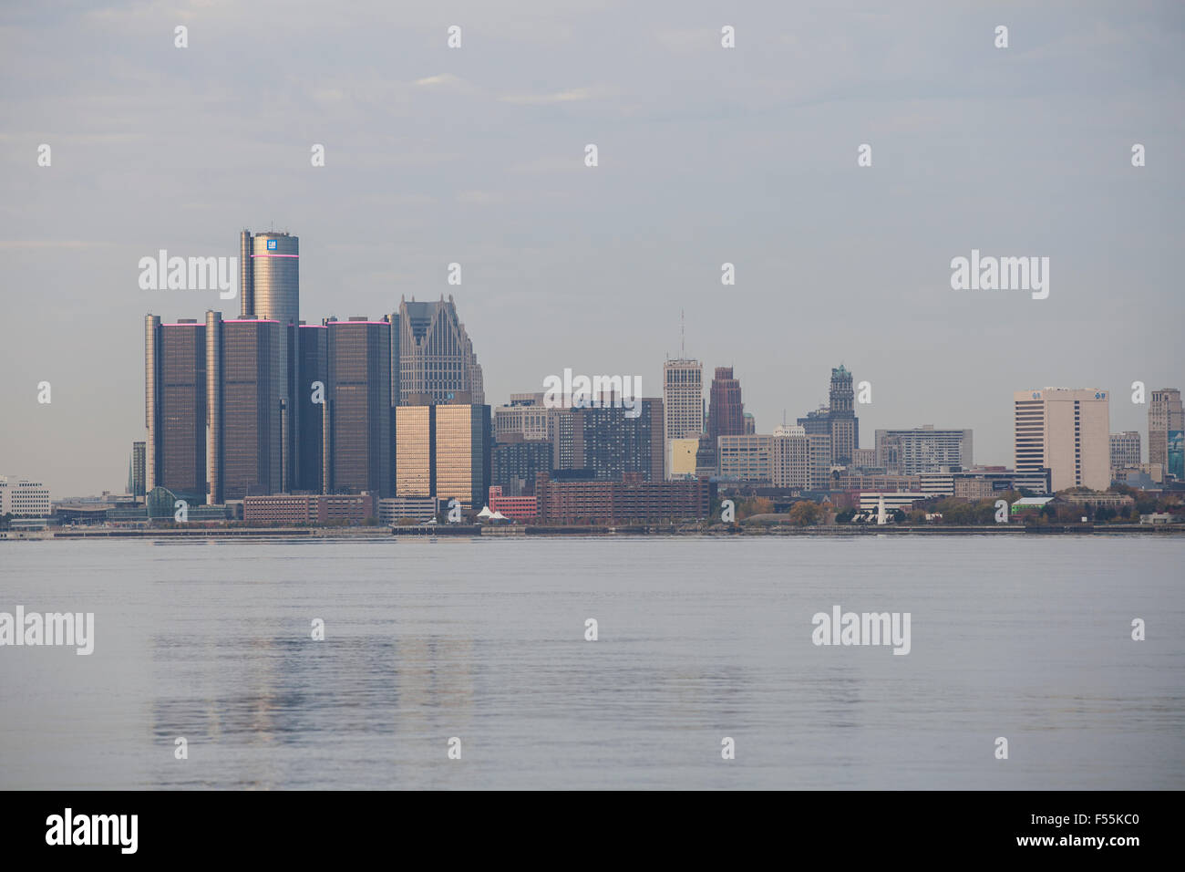 Detroit skyline della città USA vista dal Canada Foto Stock