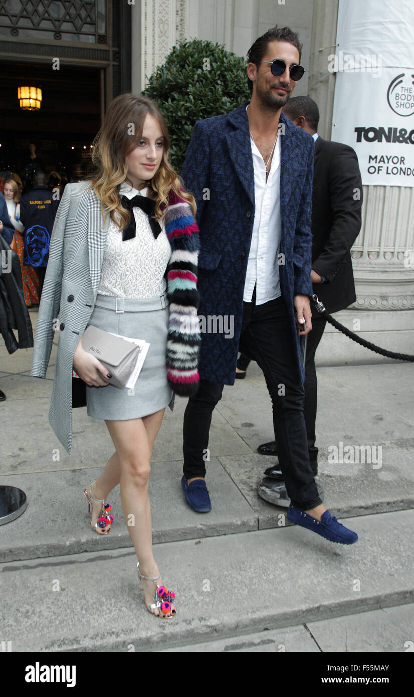 Londra, UK, 18 Sep 2015: Rosie Fortescue e Hugo Taylor visto presso i Freemasons Hall di Londra Foto Stock