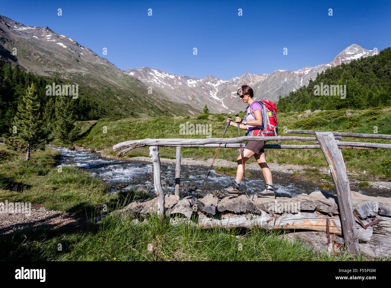 Alpinista in Lagauntal, dietro il Saldurspitz, Val Senales Meraner Land, Alto Adige, Trentino Alto Adige, Italia Foto Stock