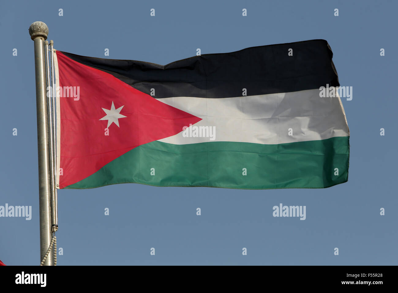03.03.2015, Doha, Doha, Qatar - la bandiera nazionale della Giordania. 00S150303D602CAROEX.JPG - non per la vendita in G E R M A N Y, A U S T R I A, S W I T Z e R L A N D [modello di rilascio: non applicabile, la proprietà di rilascio: NO (c) caro agenzia fotografica / sorge, http://www.caro-images.pl, info@carofoto.pl - nel caso di utilizzo di foto per non-scopi giornalistici, siete pregati di contattare l'Agenzia - la foto è soggetto a royalty!] Foto Stock