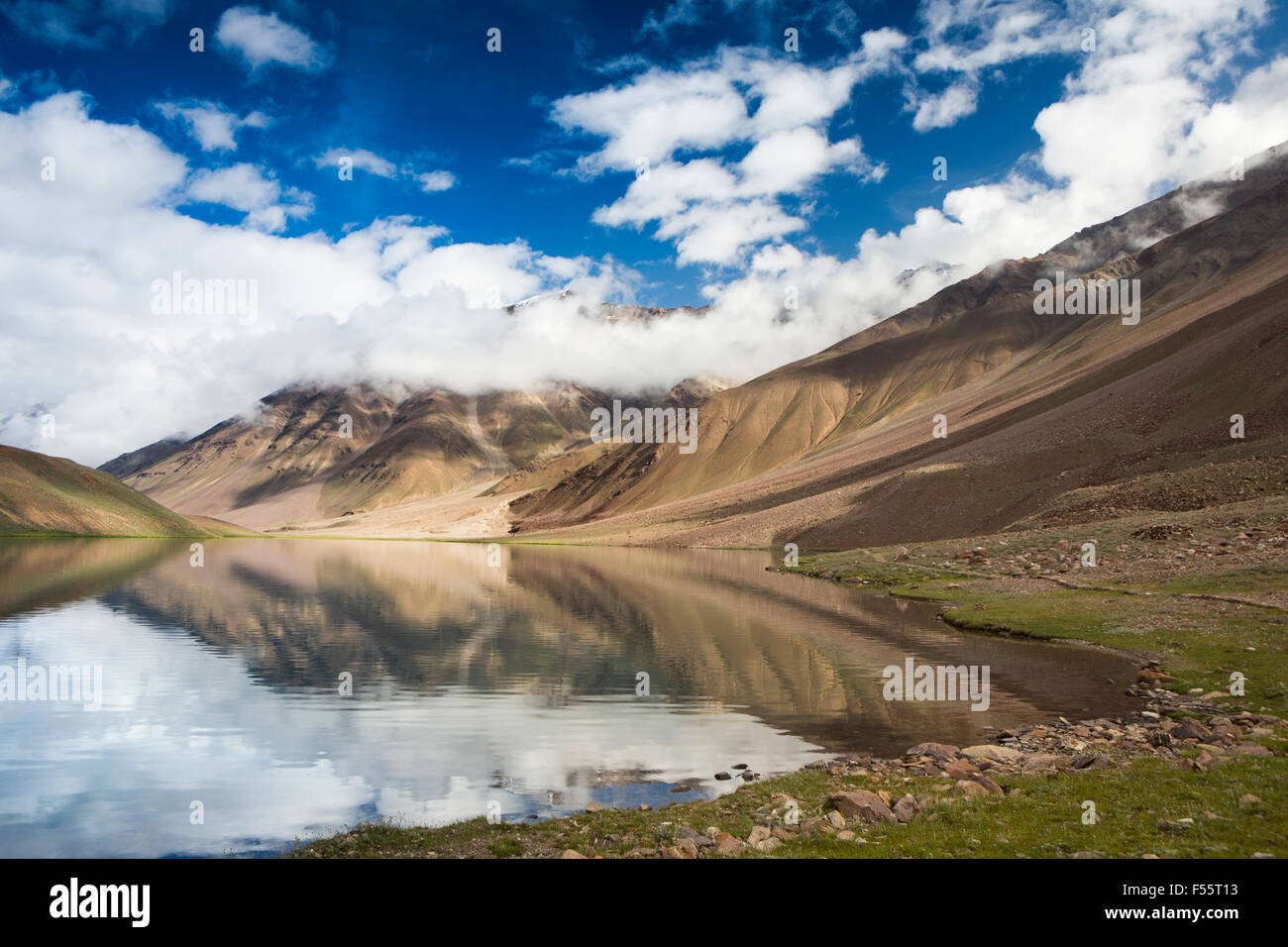 India, Himachal Pradesh, Spiti, Chandra, Taal Luna Piena, Lago shore la mattina presto Foto Stock
