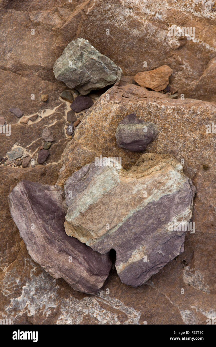 India, Himachal Pradesh, Spiti, Chandra, Taal colorfully rocce striate a terra Foto Stock
