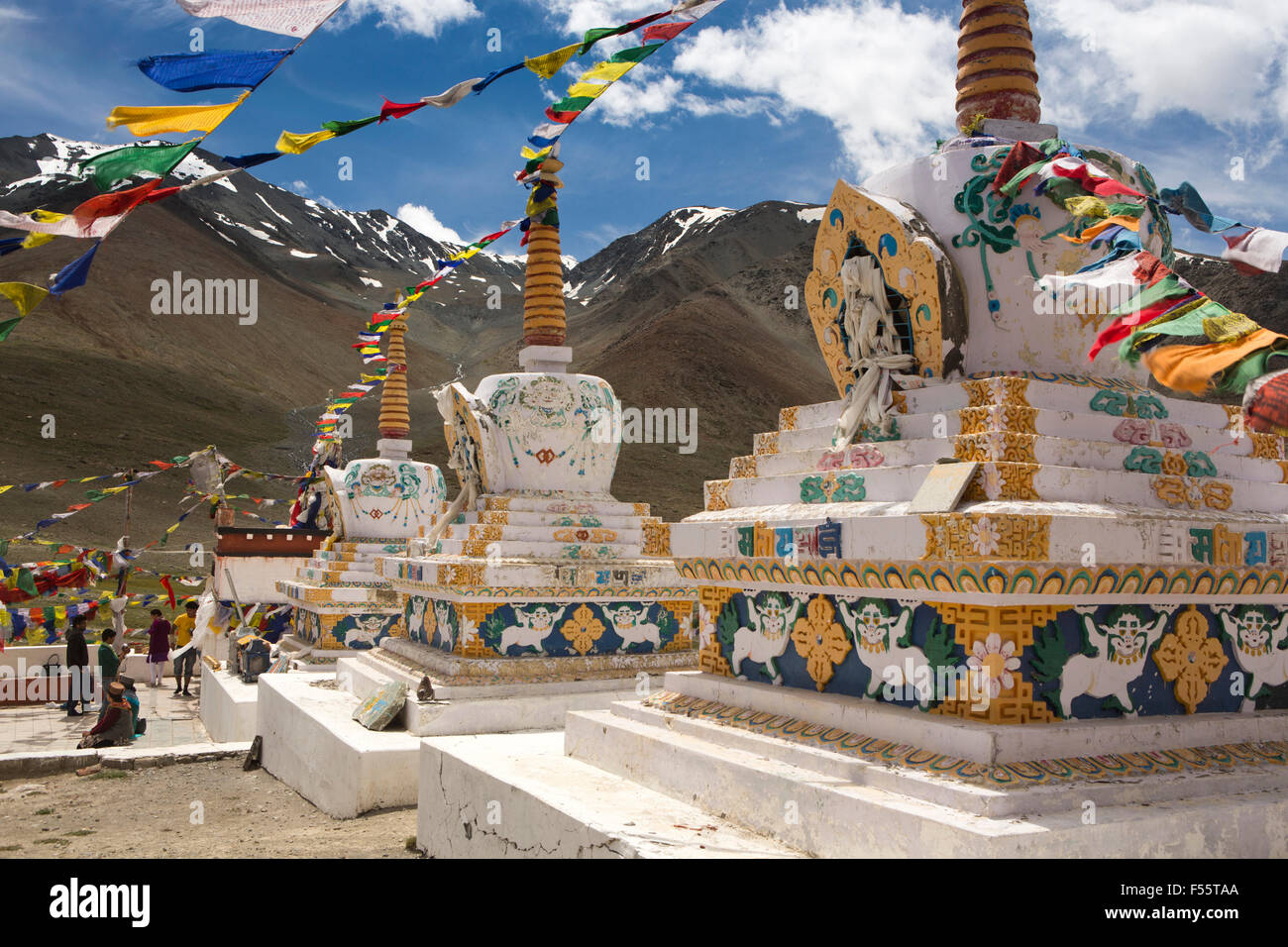 India, Himachal Pradesh, Spiti, Kunzum La pass, Kunzum Mata Temple tra Spiti e Lahaul, chortens Foto Stock