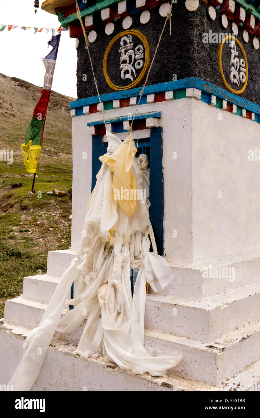 India, Himachal Pradesh, Spiti, Losar, kata legata al chorten buddisti sulla strada per Kunzum La pass Foto Stock