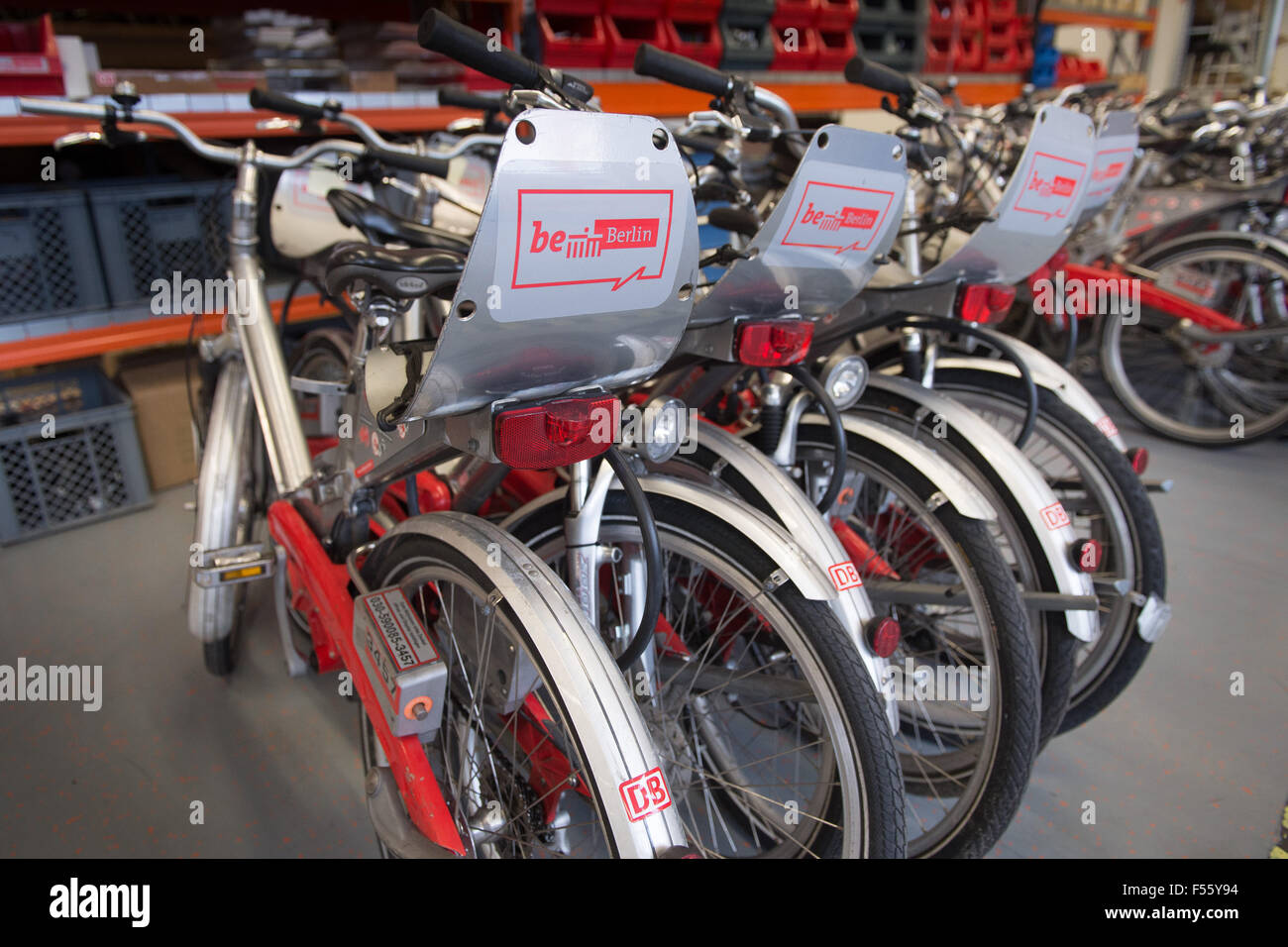 28.01.2015, Berlin, Berlin, Germania - German Rail fornisce uno sguardo dietro le quinte di chiamare una bici, la city bike per Berlino. Dal 2002, la città delle biciclette per le strade di Berlino sono in viaggio. 00Y150128D067CAROEX.JPG - non per la vendita in G E R M A N Y, A U S T R I A, S W I T Z e R L A N D [modello di rilascio: non applicabile, la proprietà di rilascio: NO (c) caro agenzia fotografica / Teich, http://www.caro-images.pl, info@carofoto.pl - nel caso di utilizzo di foto per non-scopi giornalistici, siete pregati di contattare l'Agenzia - la foto è soggetto a royalty!] Foto Stock