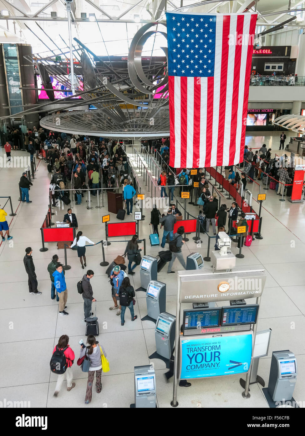 TSA Security Check Point al Terminal 1 dell'Aeroporto Internazionale John F. Kennedy di New York Foto Stock