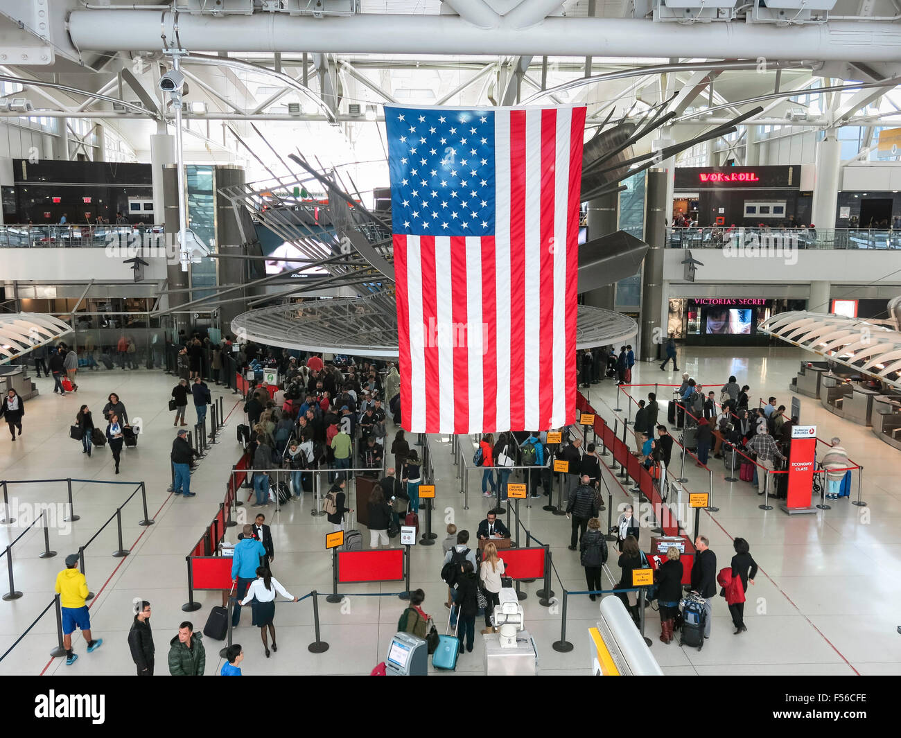 TSA Security Check Point al Terminal 1 dell'Aeroporto Internazionale John F. Kennedy di New York Foto Stock