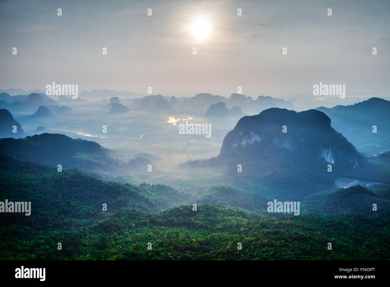 Montagne verdi in Thailandia Foto Stock