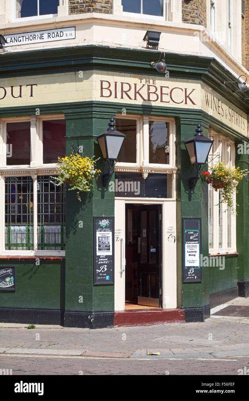 Il Birkbeck Tavern, un tradizionale East London pub di Leyton, Londra England Regno Unito Regno Unito Foto Stock