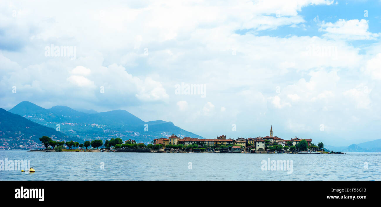 Isola Pescatori sul Lago Maggiore in estate. Foto Stock