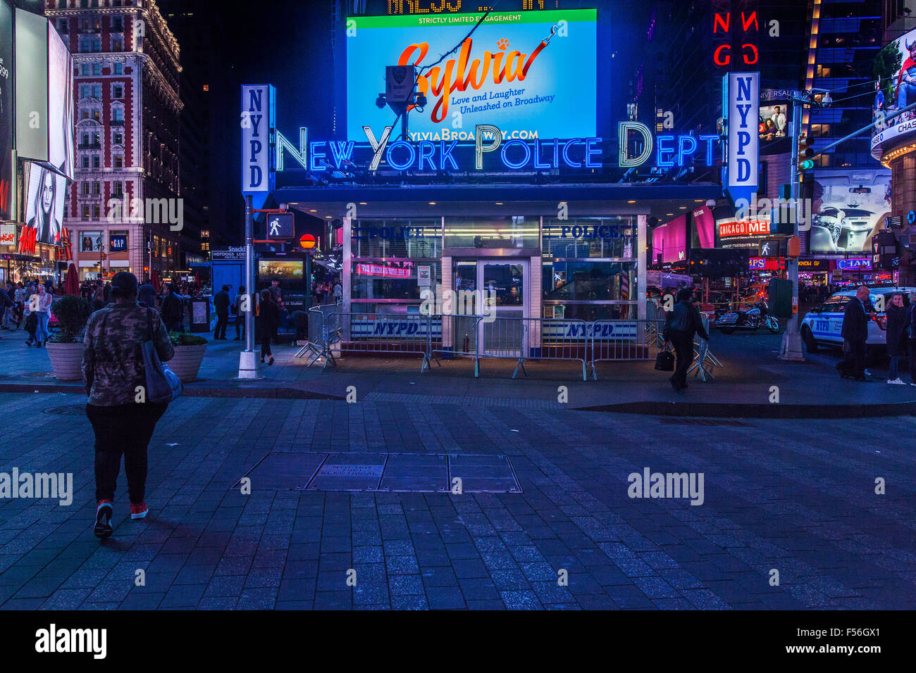 Il New York Police Department N.Y.P.D, Times Square di notte, Midtown Manhattan , New York City, Stati Uniti d'America. Foto Stock