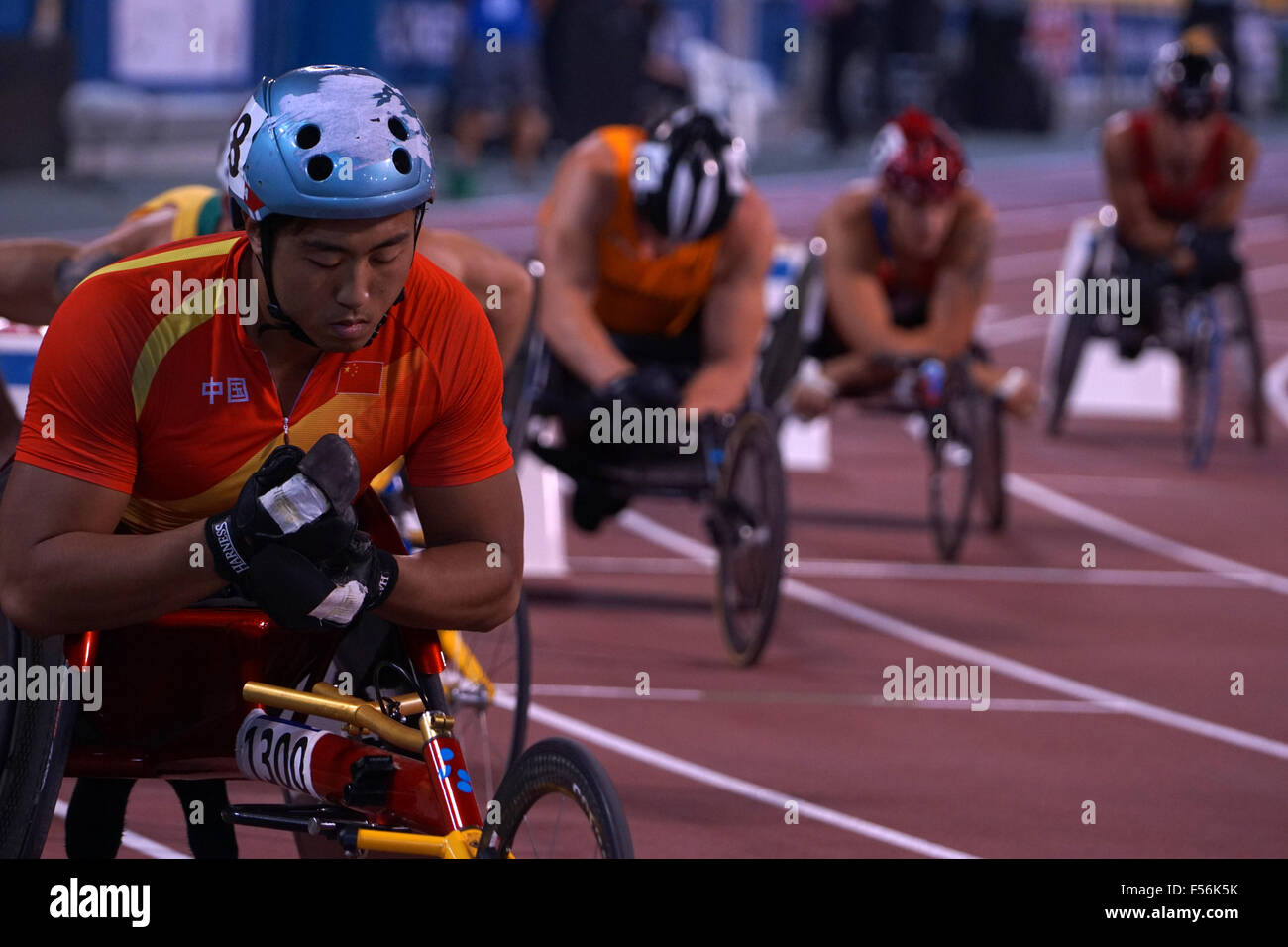 Doha in Qatar. 28 ott 2015. Panoramica eventi - Uomini 800m T54 - Round 1 il calore da 1 a 4 a 2015 IPC Atletica Campionati del Mondo a Doha, in Qatar. Un totale di 16 A CREDITO: Ionel Sorin Furcoi/Alamy Live News Foto Stock