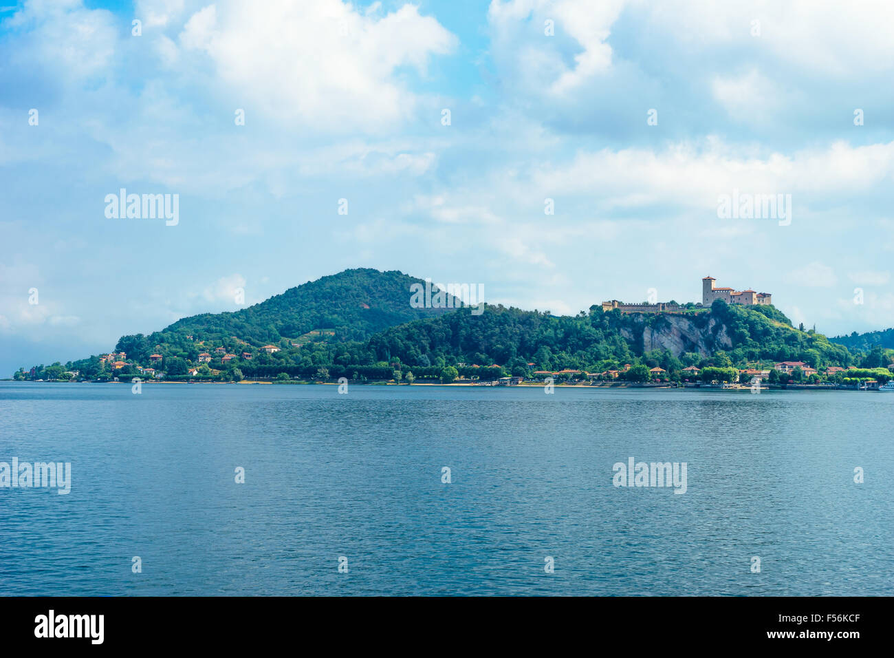 Antica isola nel Lago Maggiore. La Lombardia e il Piemonte, Italia. Foto Stock