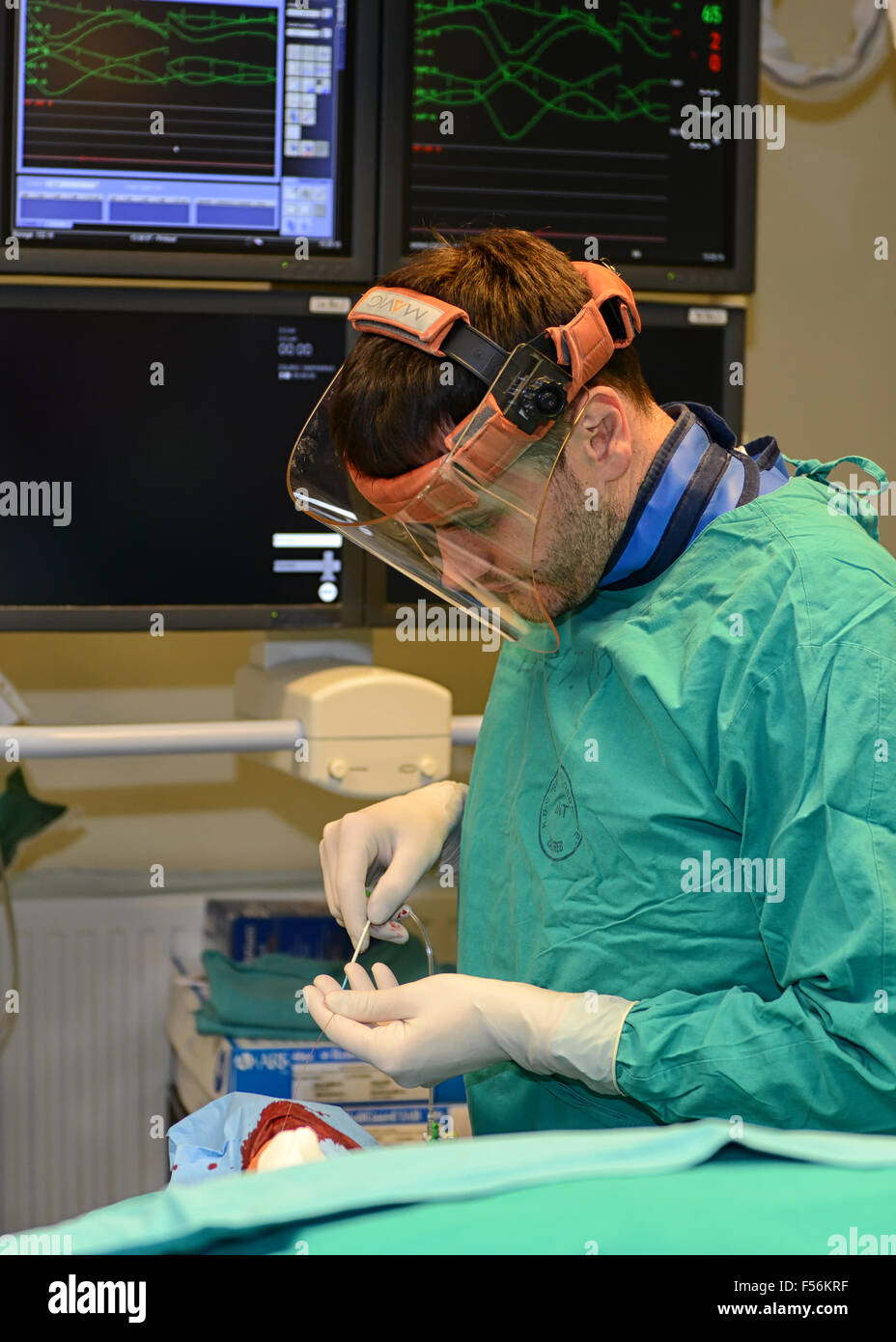 Procedura di ablazione del catetere presso il Centro clinico universitario sorella della Misericordia a Zagabria, Croazia Foto Stock