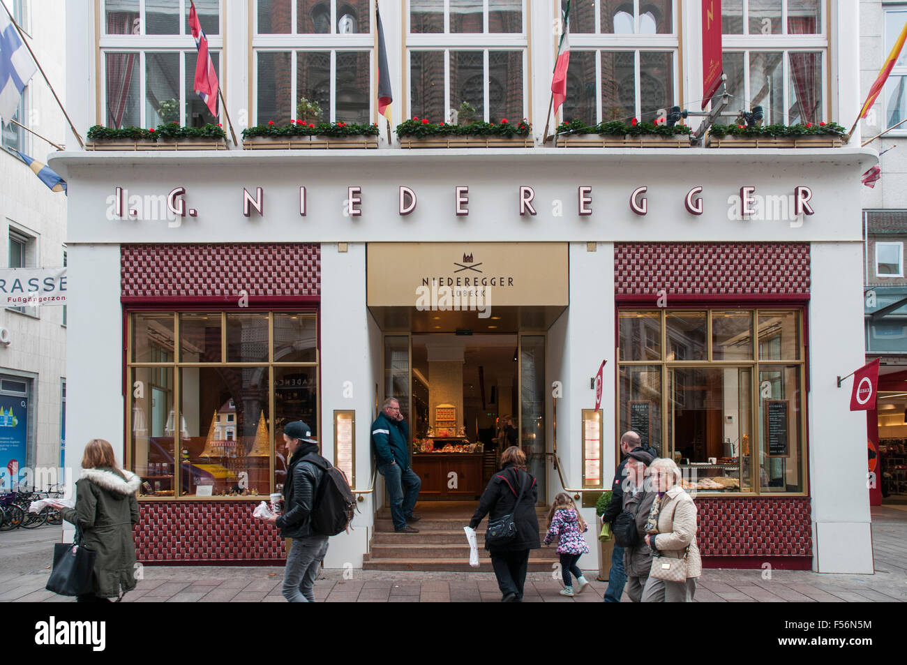 Niederegger pasticcerie store nel Markt, Lubecca, Germania Foto Stock