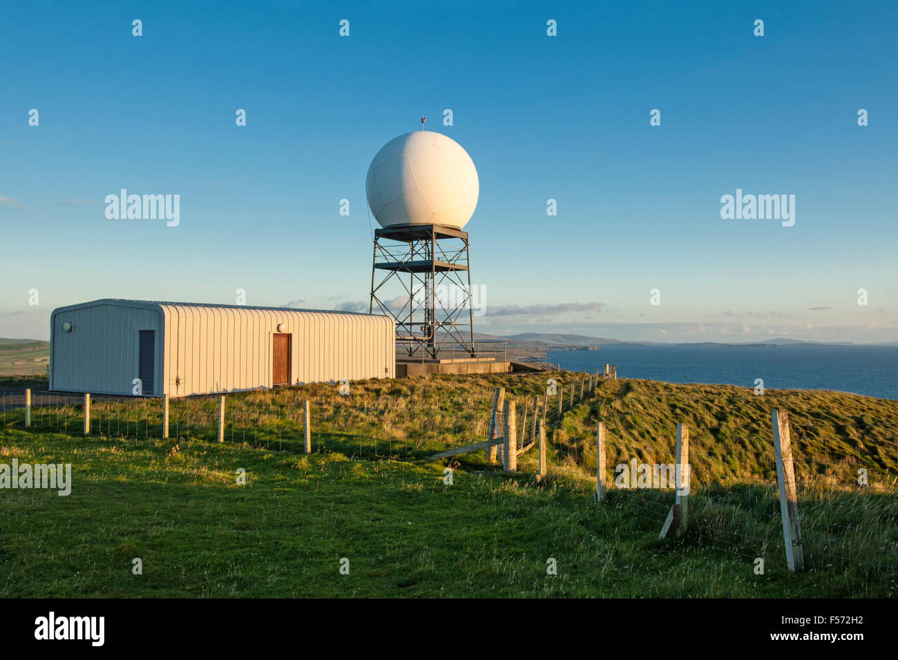 Vista nord dalla stazione radar, al di sopra della bussola, sul Sumburgh Head, sud continente, Shetland Scozia Scotland Foto Stock