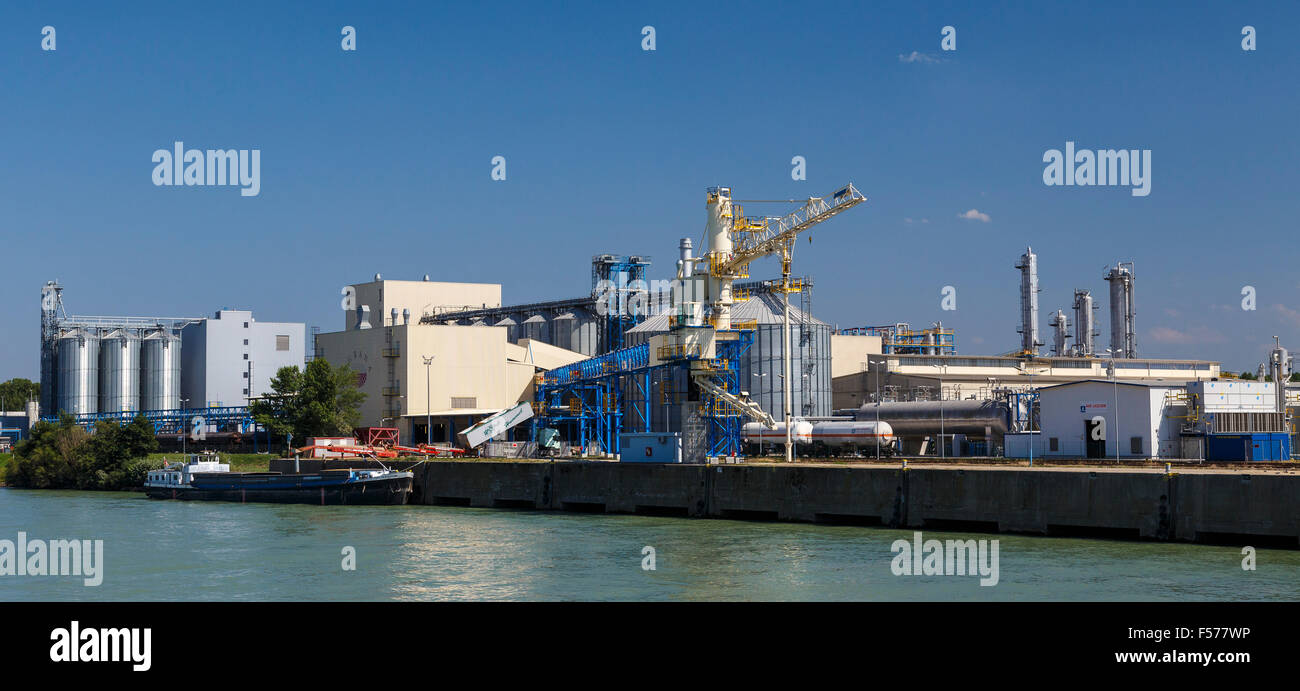 La Agrana alimenti agricoli raffineria vicino a Vienna, sulle rive del fiume Danubio, Austria. Foto Stock