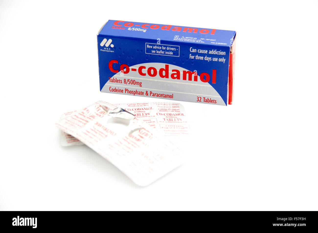 Co-codamol compresse contenenti paracetamolo e codeina (analgesici) usato  nel trattamento a breve termine di acuto dolore moderato Foto stock - Alamy