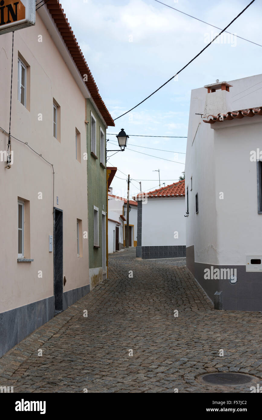 Tipico casale in moura una città nella zona di Alentejo Portogallo Foto Stock