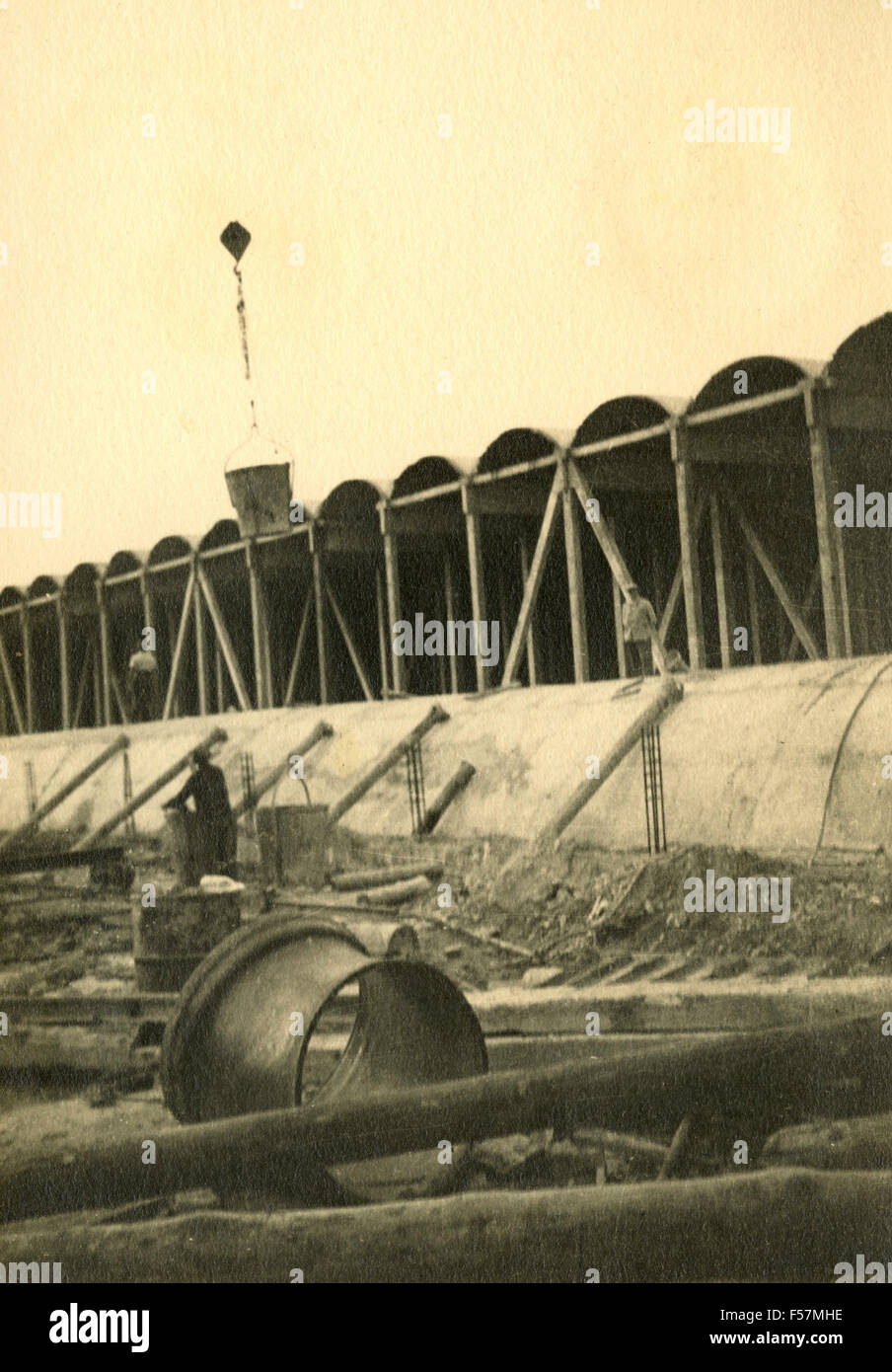 Esecuzione di lavori di costruzione di un sito in costruzione Foto Stock