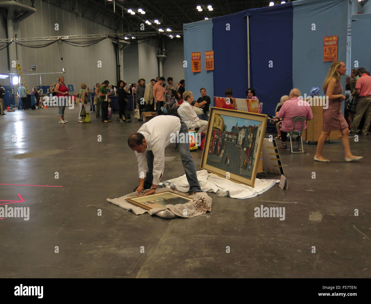 Mostra di antiquariato durante le riprese al Javits Center di New York City. Foto Stock