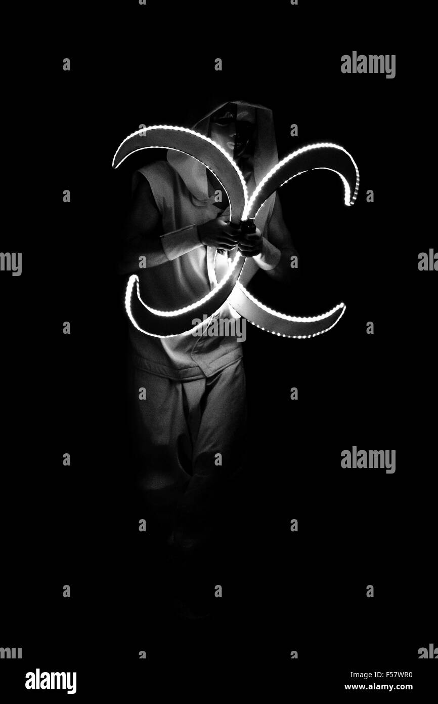 Fire show. Le prestazioni di sera sulla spiaggia per vacanzieri. Hotel Sentido Isola d'oro. Turchia Foto Stock