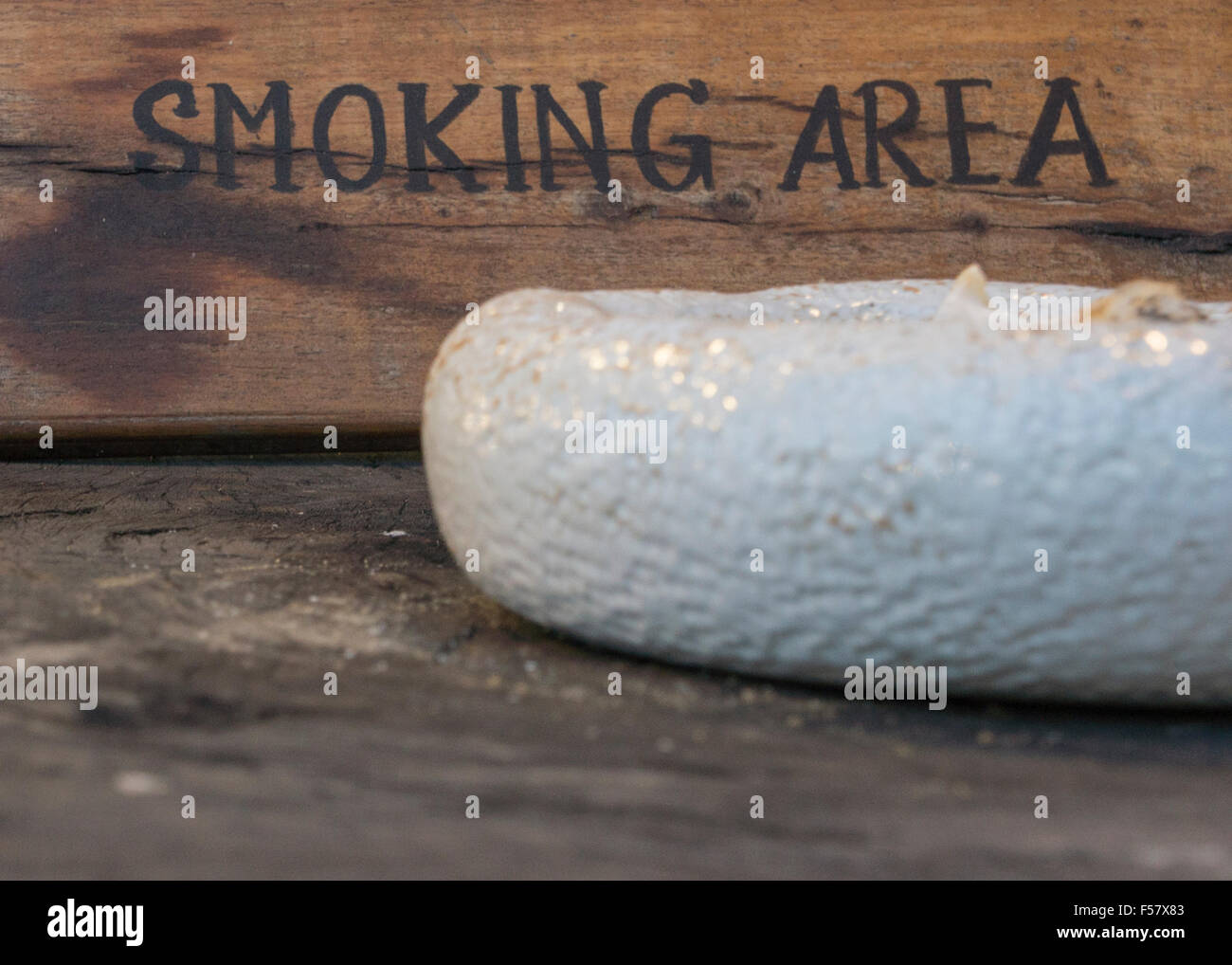 Emissione di fumo senza icona segno di vettore simbolo area di tabacco Sigari Foto Stock