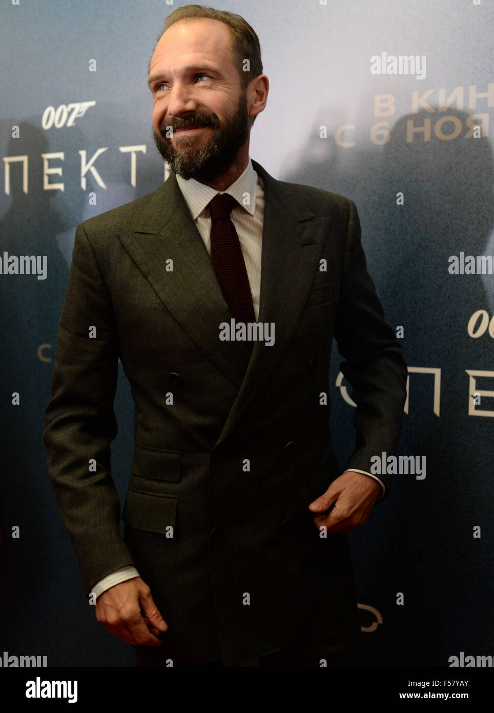 Mosca, Russia. 29 ott 2015. Attore britannico Ralph Fiennes arriva presso il nuovo film di James Bond 'pectre' premiere a Mosca, Russia, Ott. 29, 2015. © Pavel Bednyakov/Xinhua/Alamy Live News Foto Stock