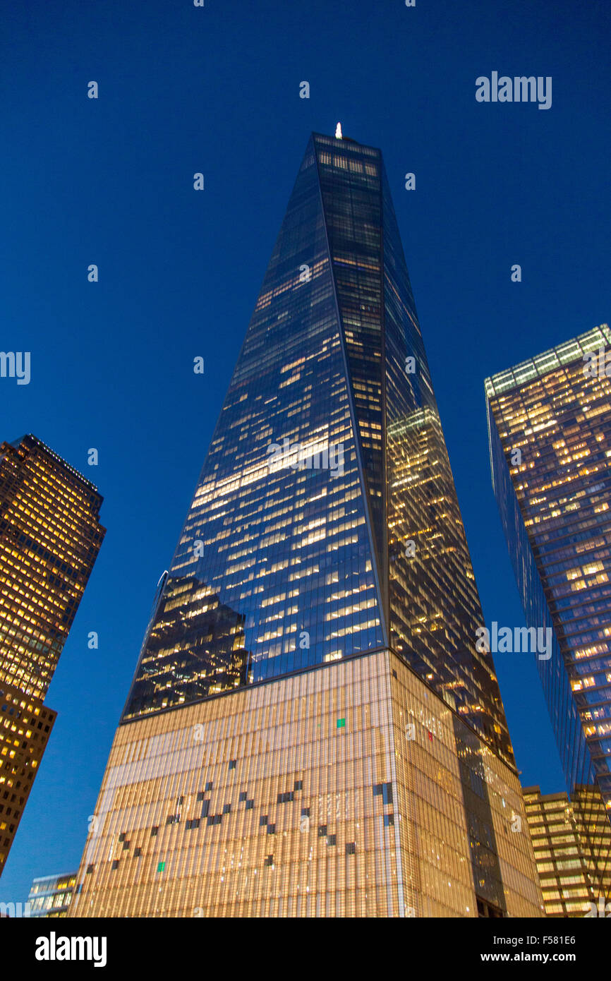 One World Trade Center (freedom tower) di notte , la parte inferiore di Manhattan, New York City, Stati Uniti d'America. Foto Stock