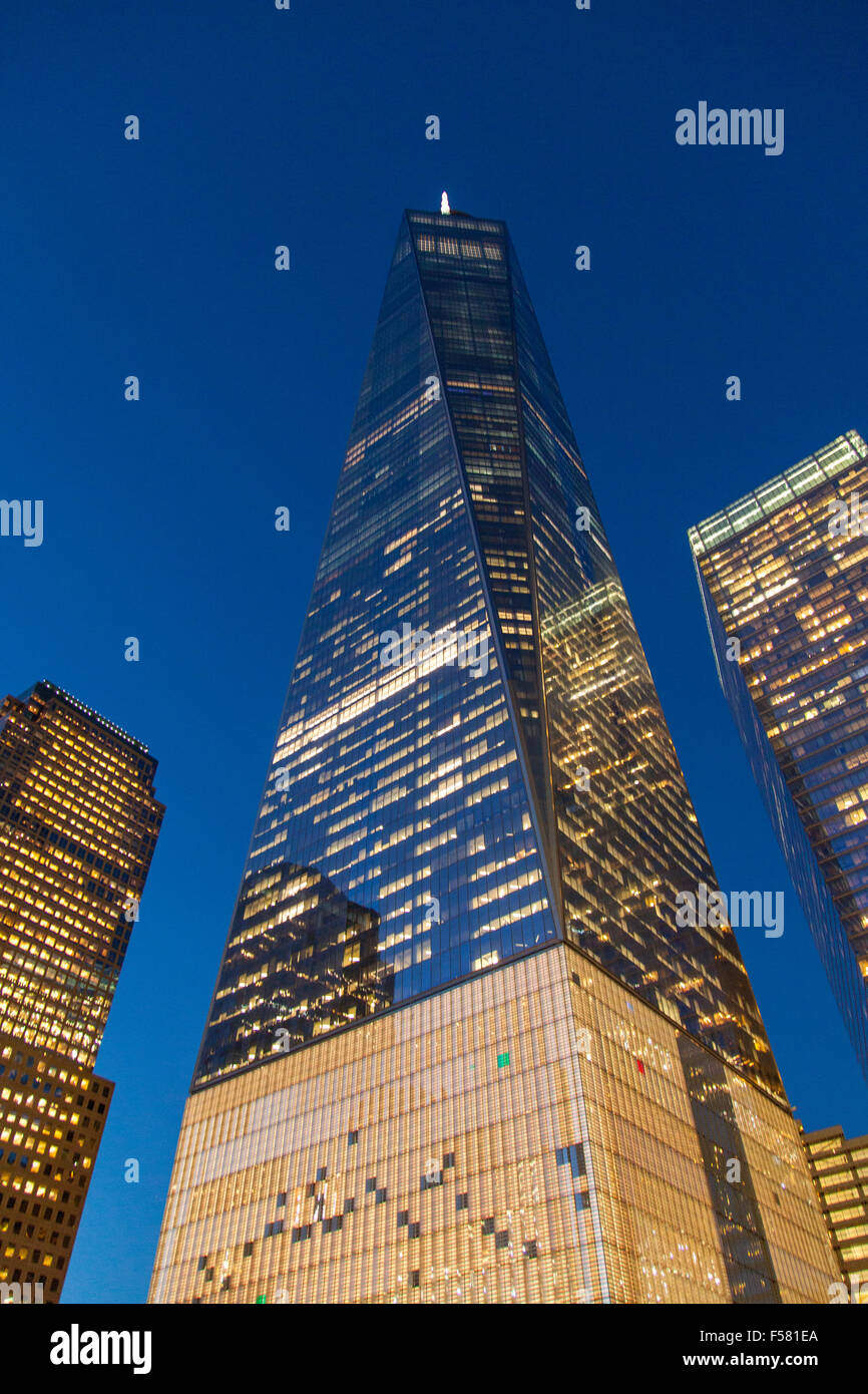 One World Trade Center (freedom tower) di notte , la parte inferiore di Manhattan, New York City, Stati Uniti d'America. Foto Stock