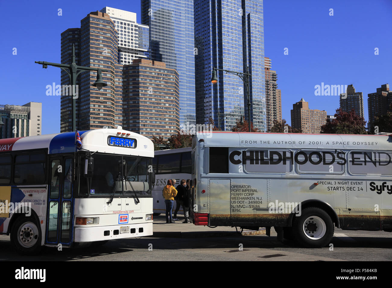 Il servizio di autobus di NY per via navigabile a West Midtown Ferry Terminal. La città di New York, Stati Uniti d'America Foto Stock